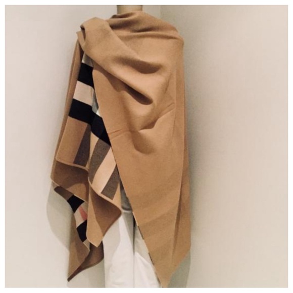 BURBERRY LONDON CHARLOTTE REVERSIBLE SOLID CHECK WOOL CAPE. - Picture 5 of 11